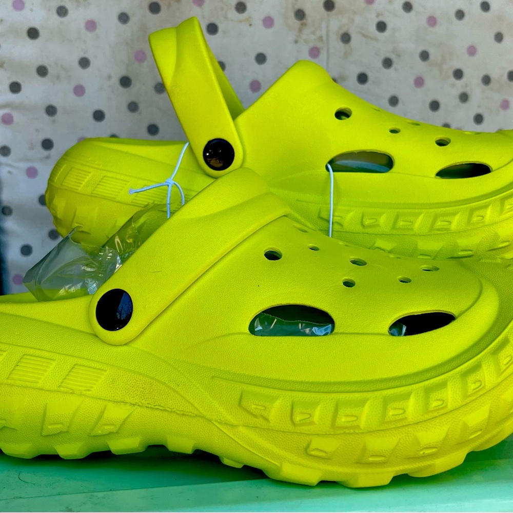 Style Croc sandals